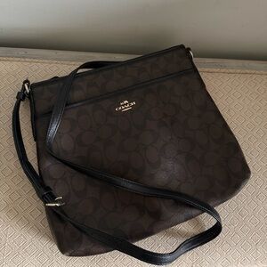 coach chocolate brown shoulder bag 🍫